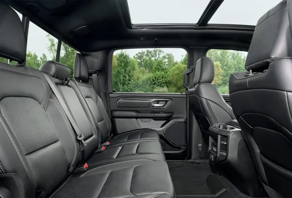 RAM 1500 Laramie Night Edition 3.0 AT8 4*4